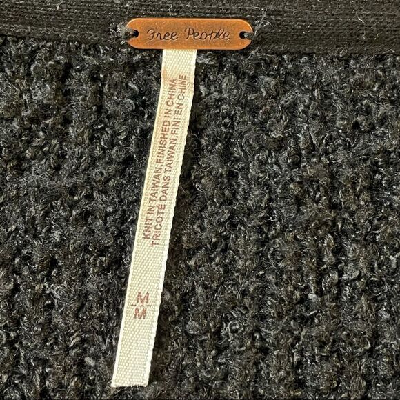 Free People Solid Black Over Sized V Neck Pullover Chunky Cotton Sweater size M - Picture 14 of 14